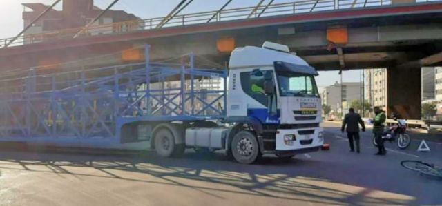 Tráiler atropelló a un abuelito ciclista 