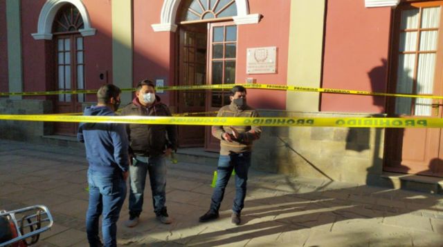 Cívicos realizan toman pacífica del Concejo para que políticos de Tarija se bajen el sueldo