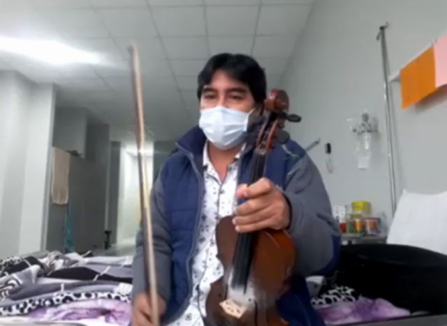 Simón, el chaqueño que vence  al Covid armado de un violín