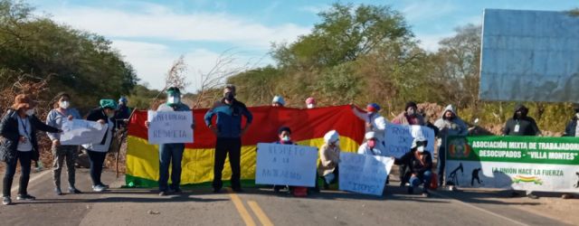 Sector salud  bloquea ruta 9 en Villa Montes, exigen ítems al Gobierno