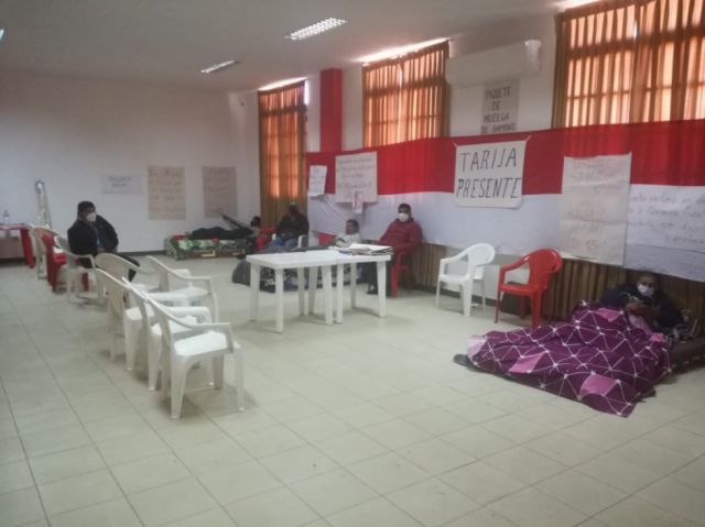 Maestros de Tarija no levantan huelga, evalúan normas de educación