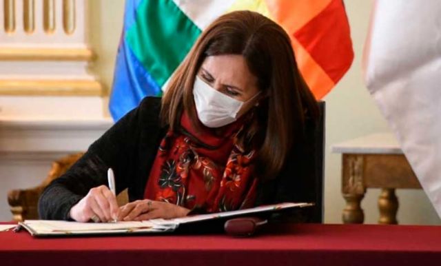 Canciller Longaric da positivo a Covid