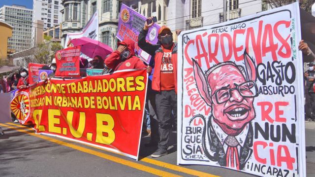 Cárdenas "ensaya" nueva estrategia  y maestros continúan con medidas