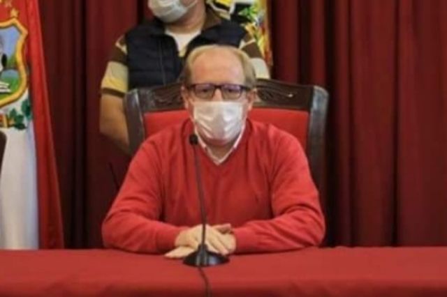 Gobernador de Tarija se aísla y espera prueba PCR de Covid