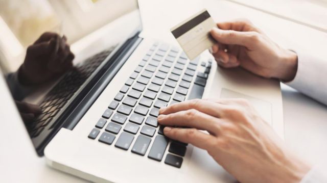 Perdió Bs 7.920 en falsa página Face de “Aduana”