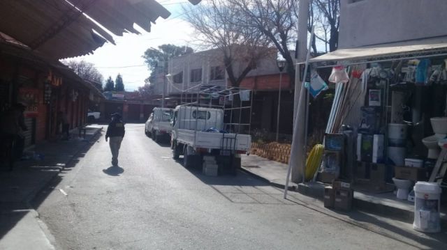 Efectivos policiales retiraron a vendedores que incumplían horarios de atención