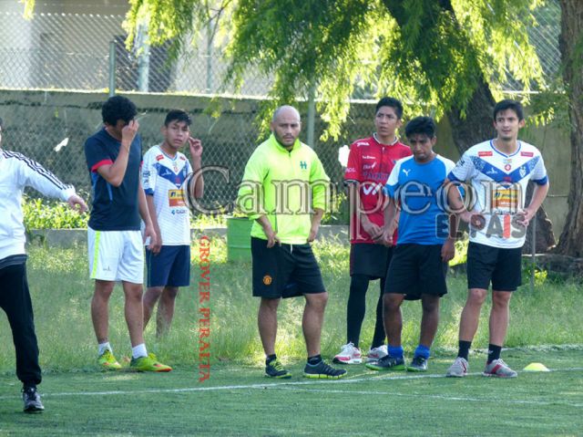 García Ágreda perdería a dos jugadores en caso que se juegue la Simón Bolívar 