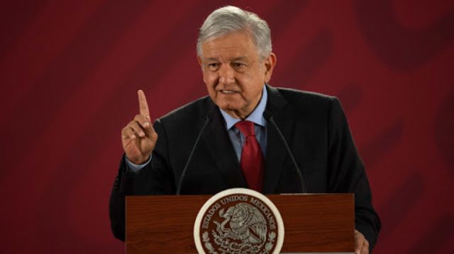 López Obrador insiste en no usar mascarilla