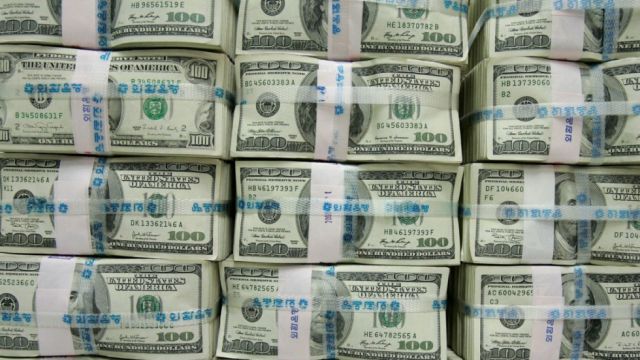 Ex alto ejecutivo del FMI: un "evento explosivo" podría hacer colapsar el mercado del dólar