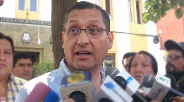 Acusan a Montes de pedir fondos para Áñez