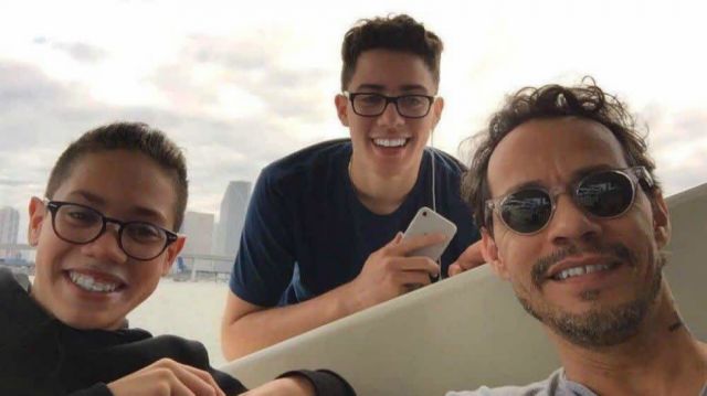 Marc Anthony y sus hijos dieron un paseo en motocicleta por su rancho