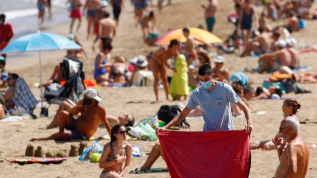 OMS: La proporción de jóvenes con Covid-19 se triplicó en cinco meses