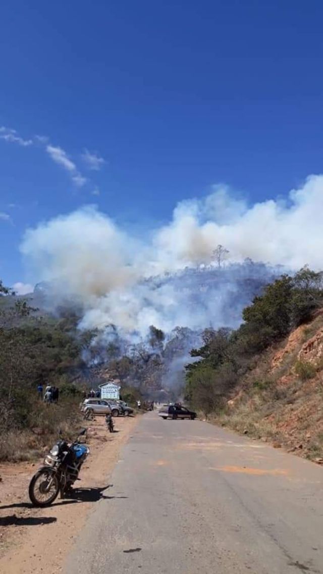 Incendio en Samaipata se descontrola y alcanza El Fuerte