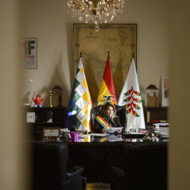 Áñez minutos antes de su discurso en el aniversario de Bolivia
