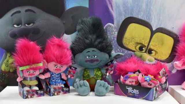 Hasbro retira una muñeca de 'Trolls' por culpa de un botón "inapropiado" 