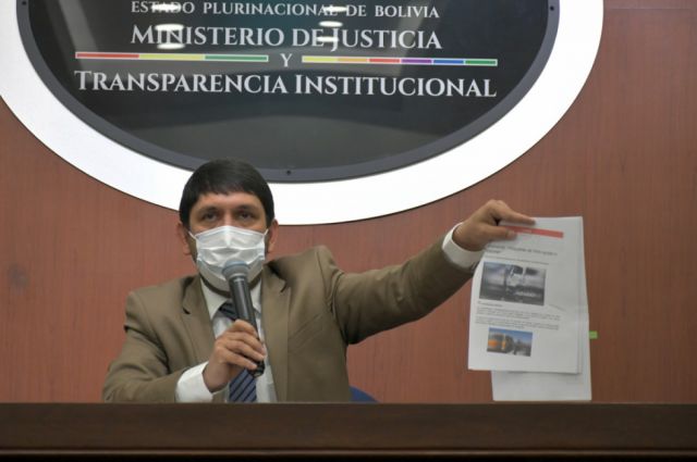 Ministerio de Justicia denuncia a alcaldesa de Vinto por brindar volquetas para bloquear vías 