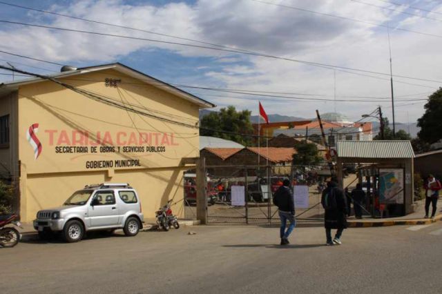 Trabajadores del municipio de Tarija inician paro de 72 horas 