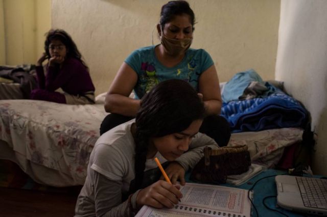 Aprendizaje sin escuela, las madres analizan las opciones 
