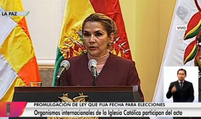 Áñez promulga Ley que blinda elecciones el 18 de octubre