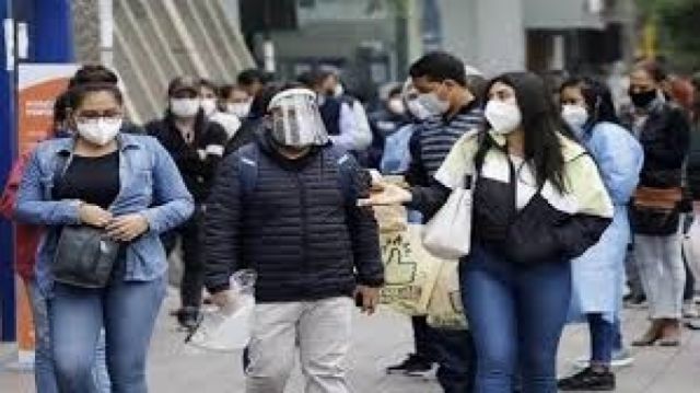 Perú prohíbe reuniones familiares
