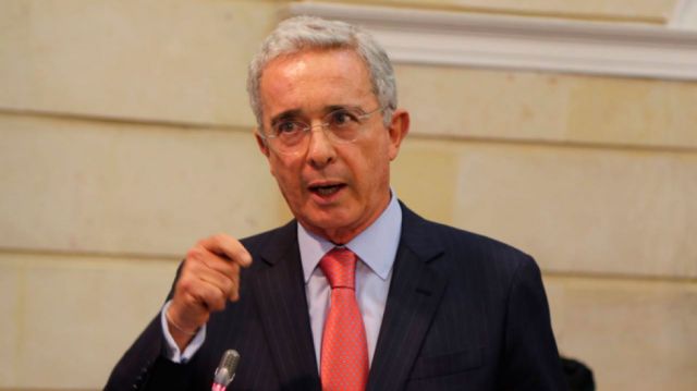 Álvaro Uribe podría ser suspendido como senador