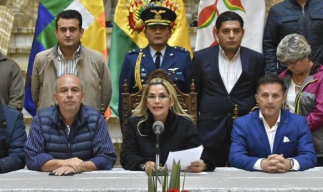 Las dos etapas de Áñez