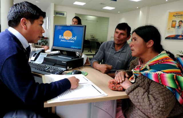 BancoSol incluye a personas sordas en educación financiera 