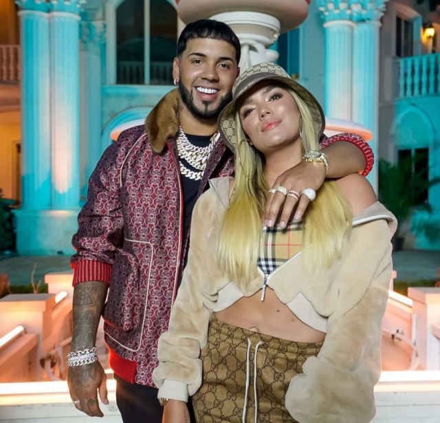 Karol G y Anuel AA celebraron románticamente su segundo aniversario de novios