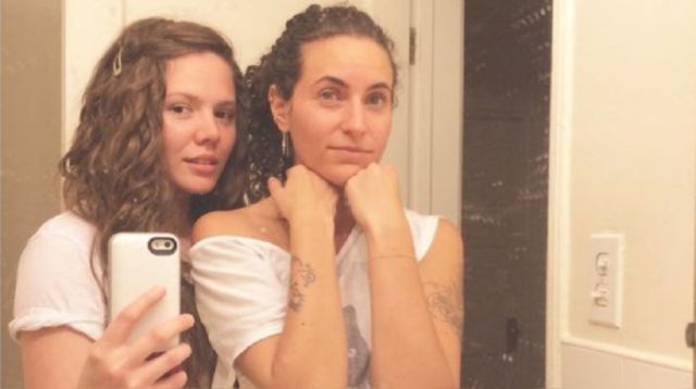 Joy Huerta comparte una romántica foto con su esposa y desactiva los comentarios