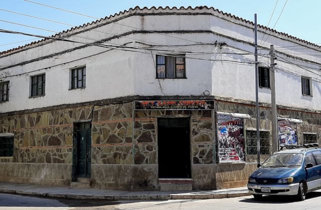 Para evitar el cierre, negocios atienden de forma “clandestina”