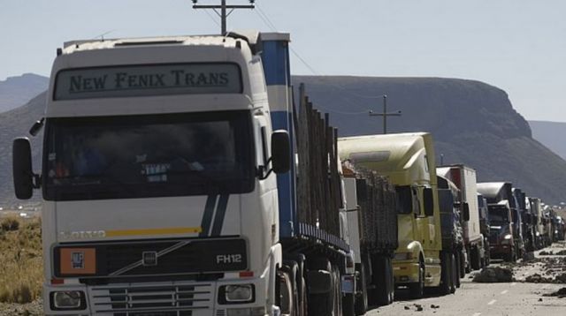 Piñera pide diálogo a camioneros en paro