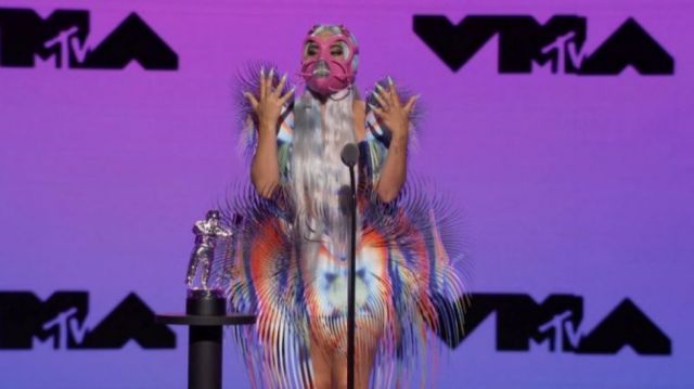 Mascarillas personalizadas, coronavirus y el lema Black Lives Matter dominan los VMAs