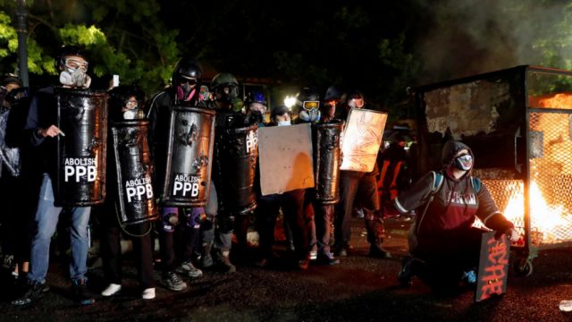 Marchas antirracistas en  Portland dejan un muerto