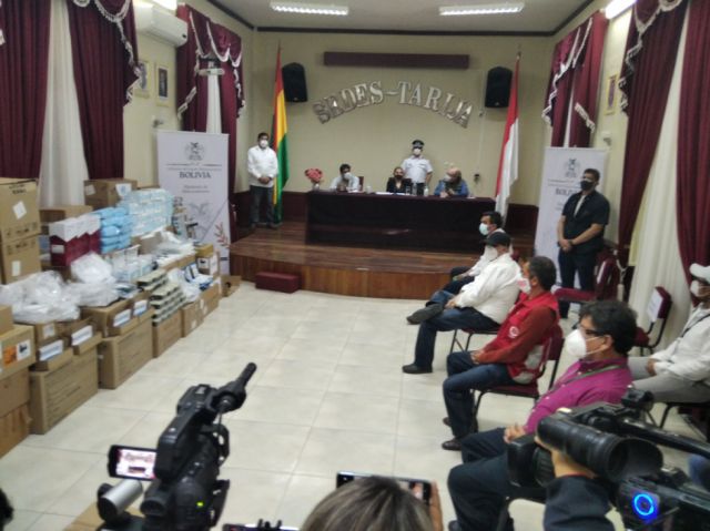 Entrega de equipos al Sedes