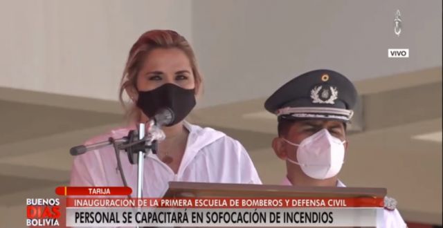 Llegó Áñez a la entrega de la Escuela de Bomberos de Tarija
