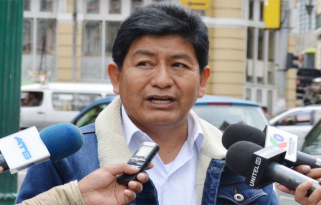 MAS: el gobierno ofrece televisores como “pipocas”