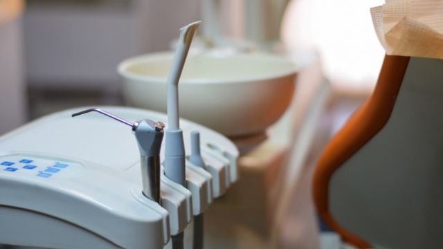 Una dentista advierte de una "epidemia de dientes rotos" por la pandemia de coronavirus