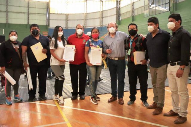 Gobernación de Tarija entrega el Foprocude en Bermejo 