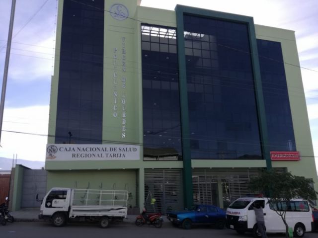 Enfermeras de la CNS Tarija ingresan en huelga de brazos caídos 