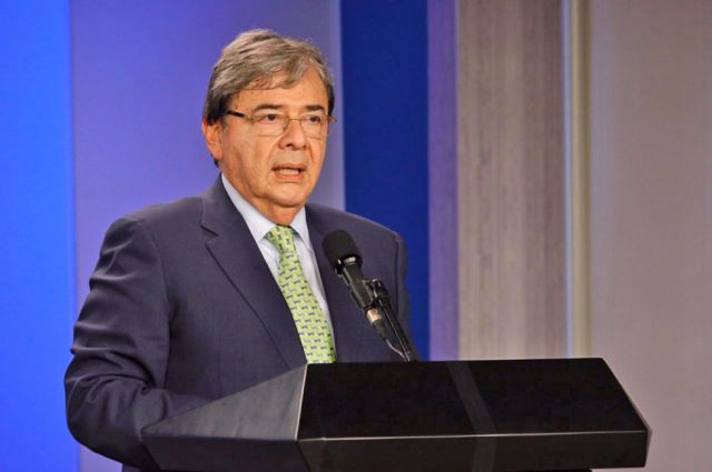 En Colombia, ministro pide perdón por abusos policiales