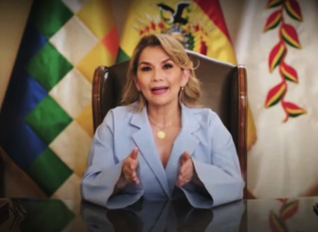Añez califica "dificil" los diez meses que transita en la presidencia de Bolivia