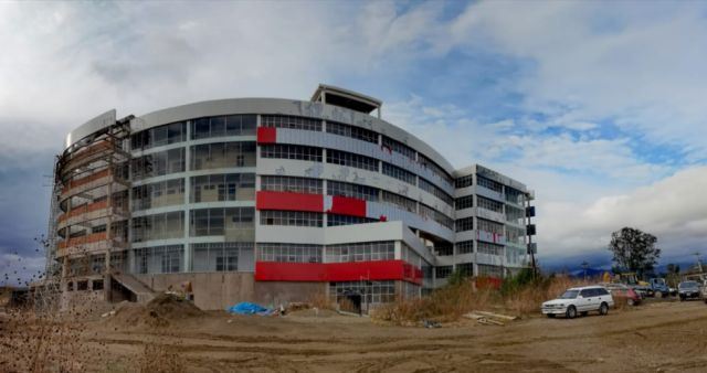 Oliva inspecciona el Materno Infantil que presenta avance del 90% y se estima concluir la obra en diciembre