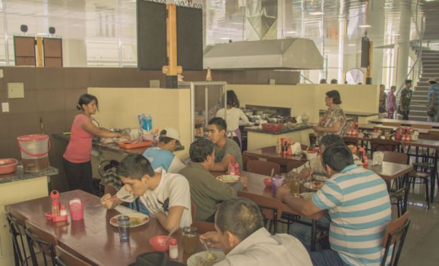 Continúa restringida la atención a comensales en mercados de Tarija
