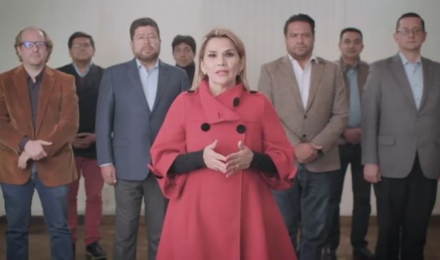 Tras derrumbe en encuestas, Jeanine Áñez deja candidatura 