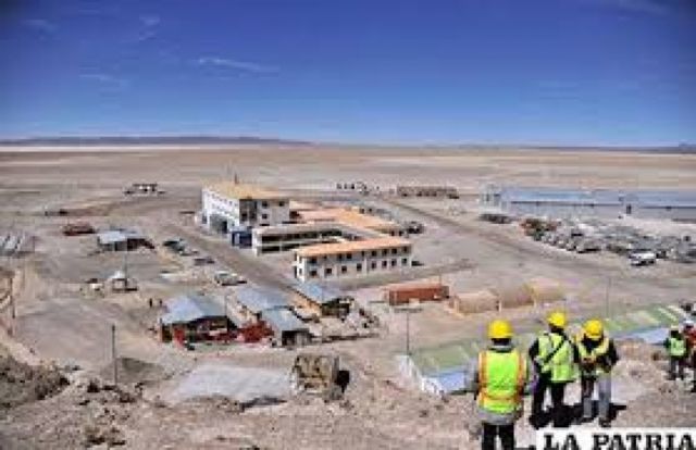 Yacimientos de Litio y la universidad pública de Oruro firman acuerdo para capacitación y asesoramiento científico
