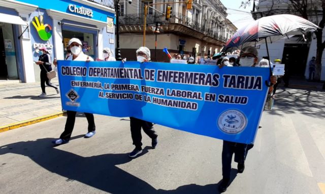 Enfermeras de Tarija marchan en demanda de nivelación salarial