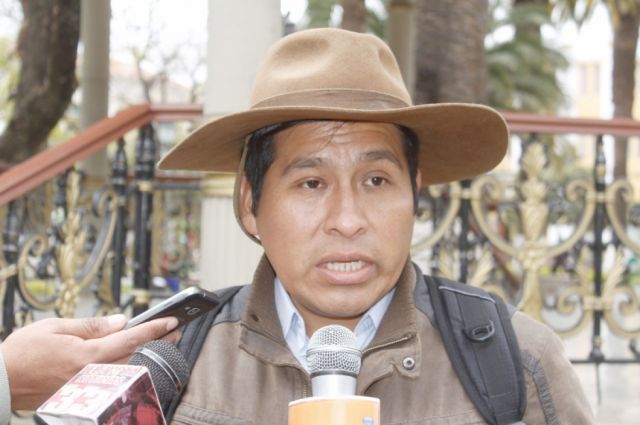 Central de Campesinos presentan denuncia contra Alcalde de Tarija