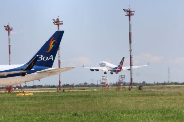 Gobierno niega privatización de los aeropuertos