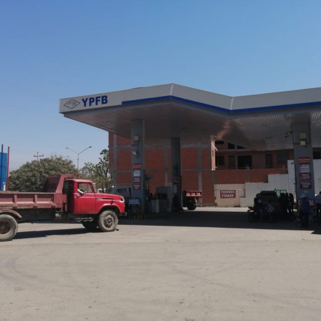 Falta de diésel en Tarija alerta al transporte, Zamora no responde