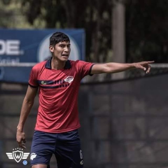 Sebastián Reyes dejó el campo de juego por lesión